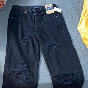 Never worn 90s high rise skinny jeans. Size: 2
